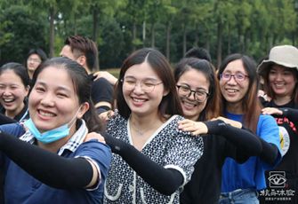 “偉大過去，輝煌未來”  ——凝心聚力，筑夢學大