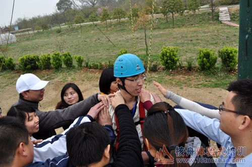 蘇州核舟西山拓展培訓基地 核舟體驗式培訓國內最有價值的體驗式培訓品牌,空中單杠
