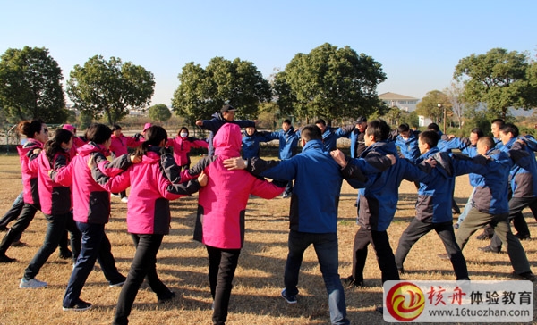 昆山新華書店第二期“傳遞正能量，提升團(tuán)隊(duì)凝聚力”拓展培訓(xùn)