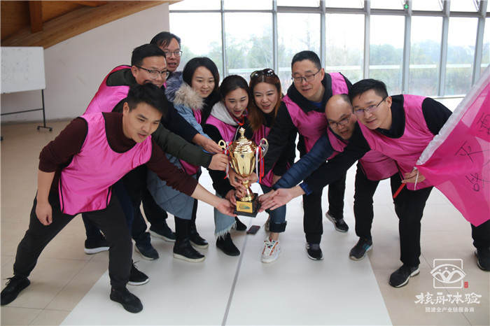 “凝心聚力，協(xié)同前行，專筑客戶價值”綠都地產Q4主題團建